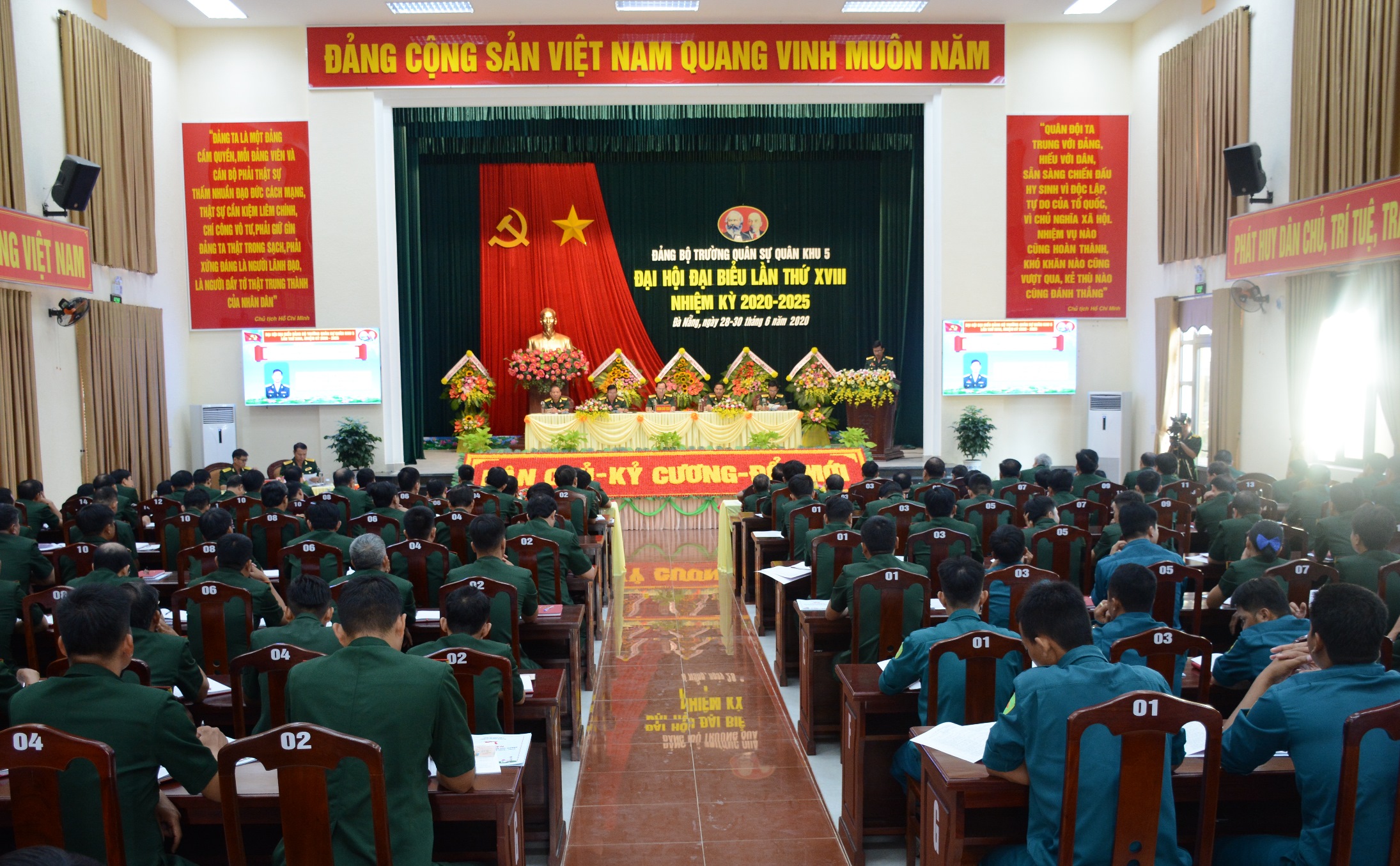 Tiếp tục đổi mới, nâng cao năng lực lãnh đạo, sức chiến đấu của Đảng bộ